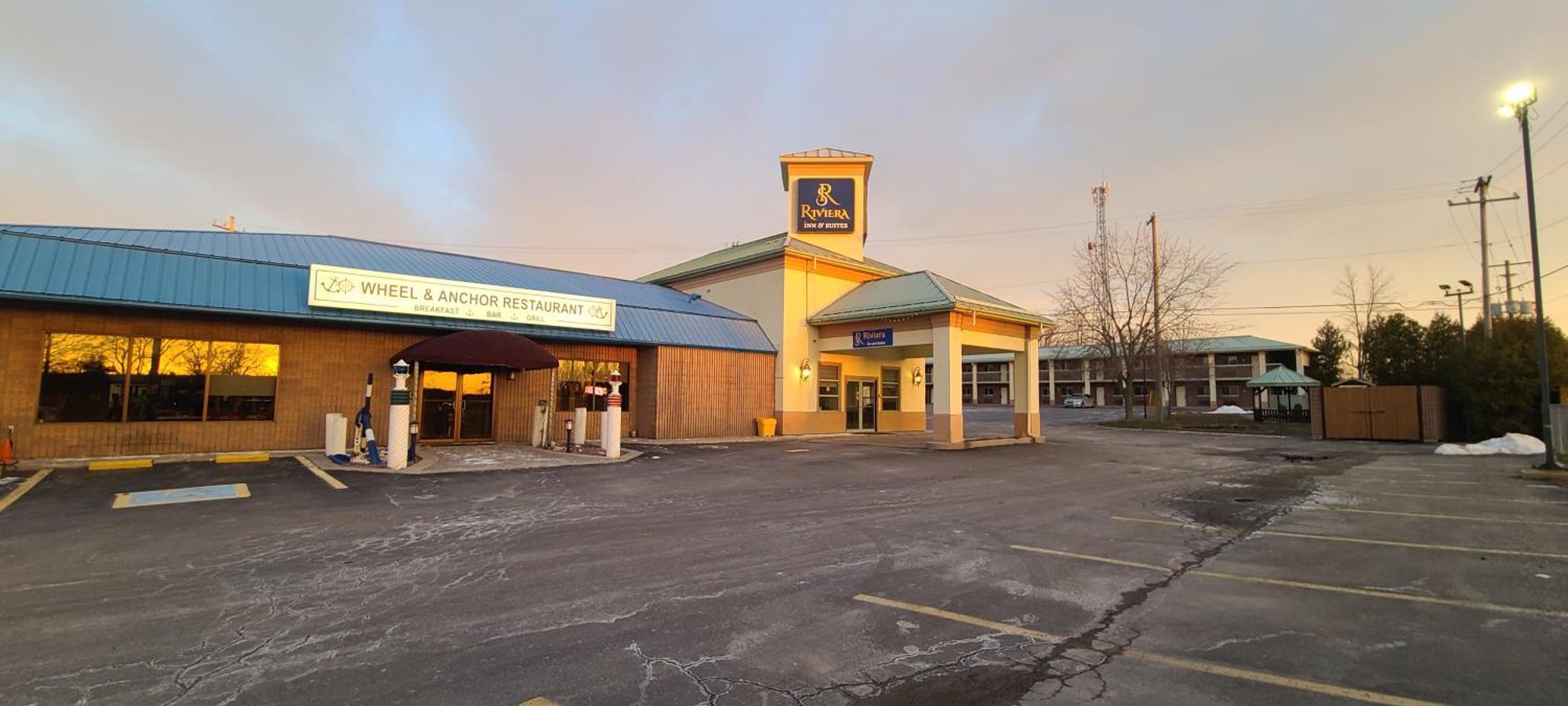 Riviera Inn And Suites 1000 Islands Gananoque Exterior photo