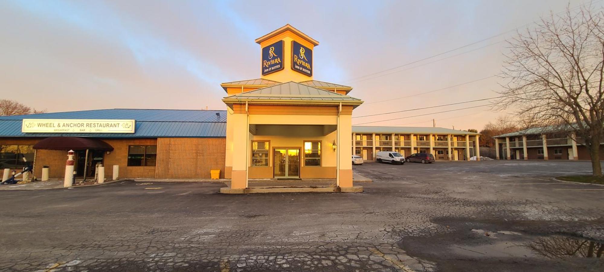 Riviera Inn And Suites 1000 Islands Gananoque Exterior photo