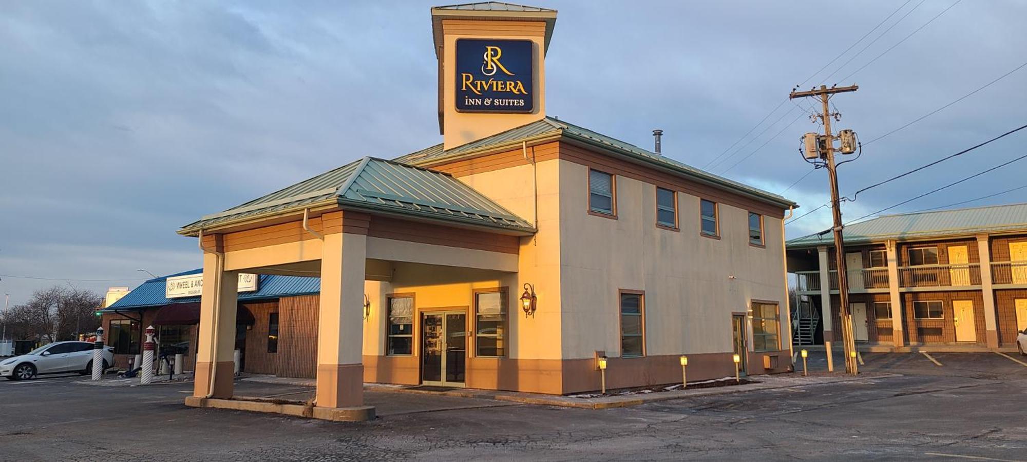 Riviera Inn And Suites 1000 Islands Gananoque Exterior photo